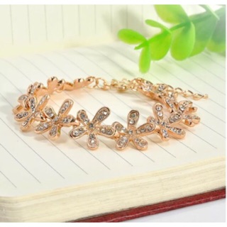 กำไลข้อมือลายดอกไม้ สีทอง ** พร้อมส่ง**