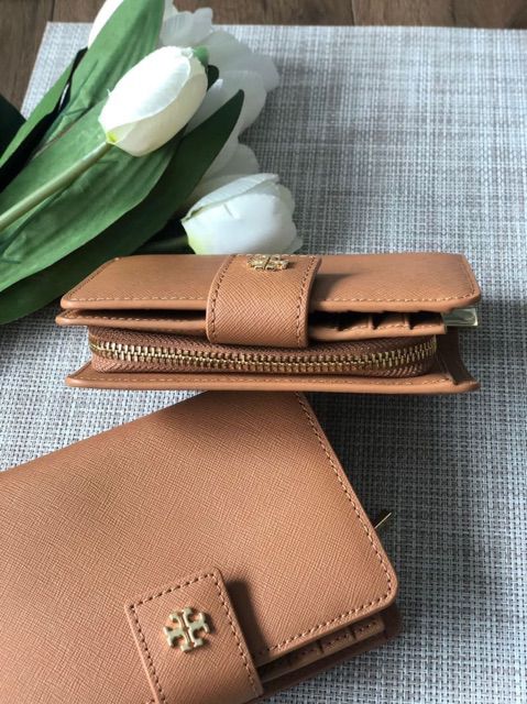 未使用TORY BURCH EMERSON FRENCH FOLD WALLET NEW Tory Burch Emerson French Fold Wallet ของแท้ - pinkymeaw