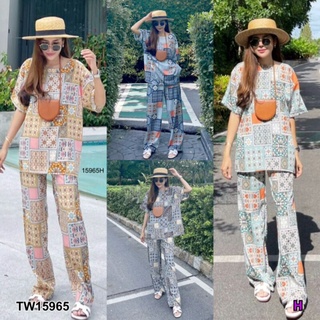 2 ชิ้น Bohemian Chill Set เซตเสื้อแขนสั้นทรง oversize เพิ่มกิมมิคคอวีด้านหลัง เข้าคู่กับกางเกงขายาวทรงกระบอกใหญ่