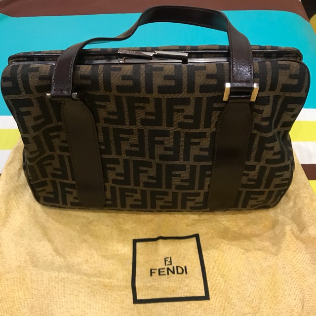 กระเป๋า fendi มือสองของแท้ สภาพ 90%