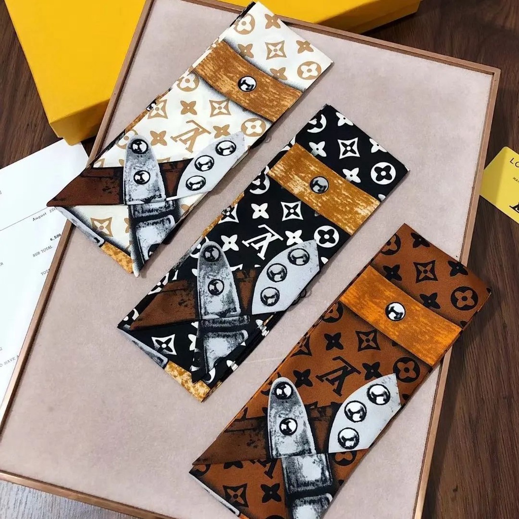 ผ้าพันคอ ผ้าพันหูกระเป๋า 3 สี ผ้าพันคอแบรนด์ ป้ายLV💝พร้อมส่งจากไทย💝 ผ้าพันคอแฟชั่น ขนาด8×120cm.ผ้าคา