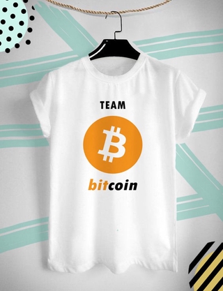 เสื้อยืดลาย เหรียญ Bitcoin คริปโต Cryptocurrency สีสันสดใส ใส่สบายๆ ไม่ยืด ไม่ย้วย