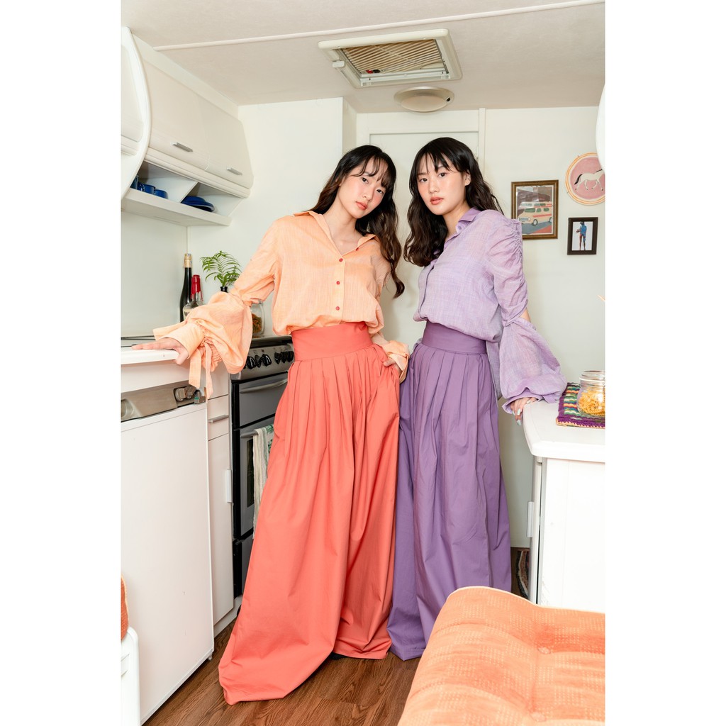 SIRINTRA The SRT X3 TBL26 - Blouse เสื้อเชิ้ต ผ้าคอตตอน ทรงหลวม แขนยาว ดีเทลรูด ผูกโบว์