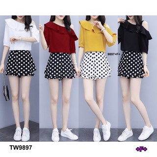 TwinsShopVip💗พร้อมส่ง TW9897 Set เสื้อสายเดี่ยวไหล่เดียว + กางเกงกระโปรงลายจุด