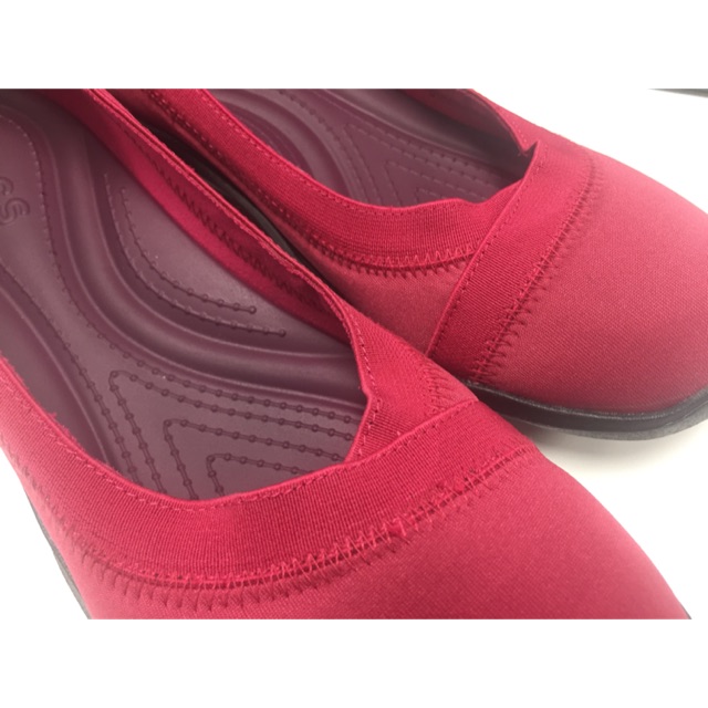 รองเท้า crocs สีแดง size  40 New ลด 50%