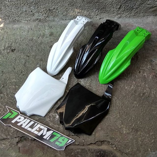 บังโคลนหน้าและแผ่นหมายเลข KX 85 - เริ่มต้นแผ่นหมายเลข KX85