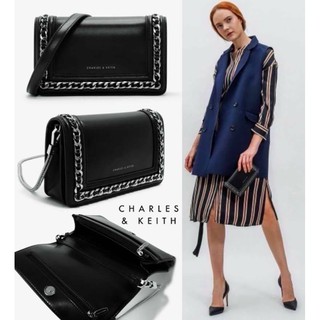 CHARLES &amp; KEITH CHAIN RIMMED CLUTCH กระเป๋า ชาร์ล แอนด์ คีธ หน้าโซ่ คลัช กระเป๋าสะพายข้าง สวยหรู ของแท้ 100%