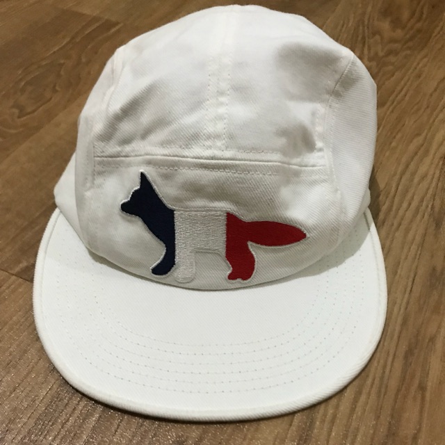 หมวก Maison Kitsune ใหม่ใส่ไม่กี่ครั้งให้ด้วยค่ะ