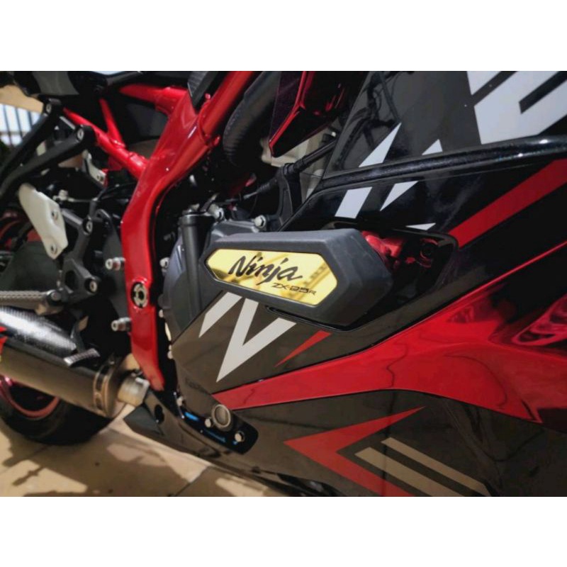 ตัวเลื่อนเฟรม Ninja zx25r ฝาครอบการ์นิช - เฉพาะการ์น (ไม่รวมการ์ดเฟรม)