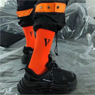 vlone สตรีทแฟชั่น สีดำ ส้ม สไตล์ไฮสตรีท ถุงน่อง ผู้ชายและผู้หญิง ผ้าฝ้ายแท้ สเก็ตบอร์ด ถุงเท้า