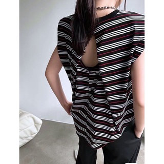 เสื้อแขนกุดเสริมไหล่เว้าหลัง STRIPED OPEN BACK PADDED SHOULDER TOPS