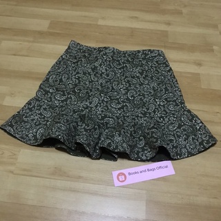 Varithorn Skirt กระโปรงสั้น มีระบายที่ชาย ผ้าดีมาก