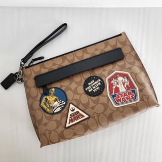 คลัช New Coach STAR WARS X COACH CARRYALL POUCH IN SIGNATURE CANVAS WITH PATCHES