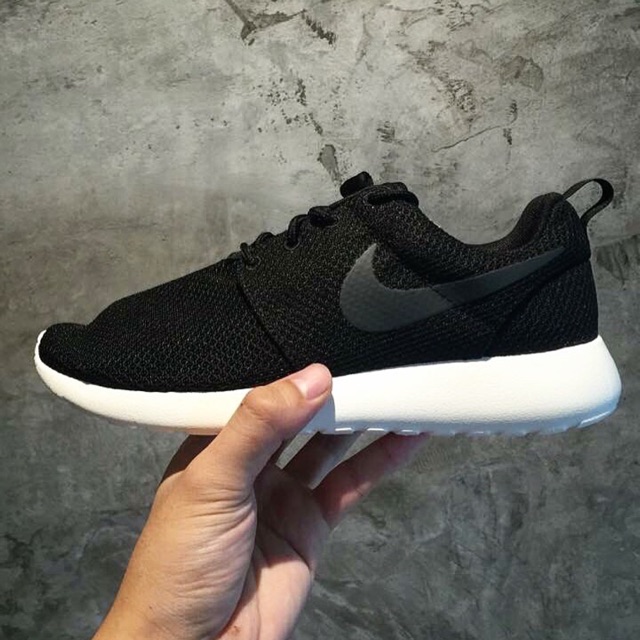 roshe run sneakers