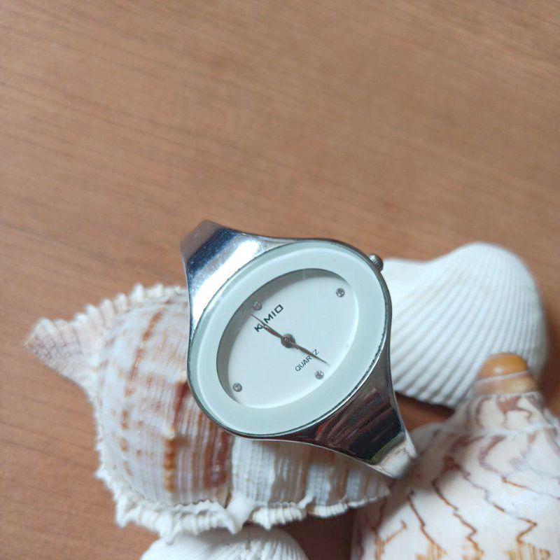 นาฬิกาแบรนด์เนมเกาหลีKIMIOหน้าปัดสีขาว ตัวเรือนสีเงิน สายกำไล ของแท้ 100% สภาพใหม่