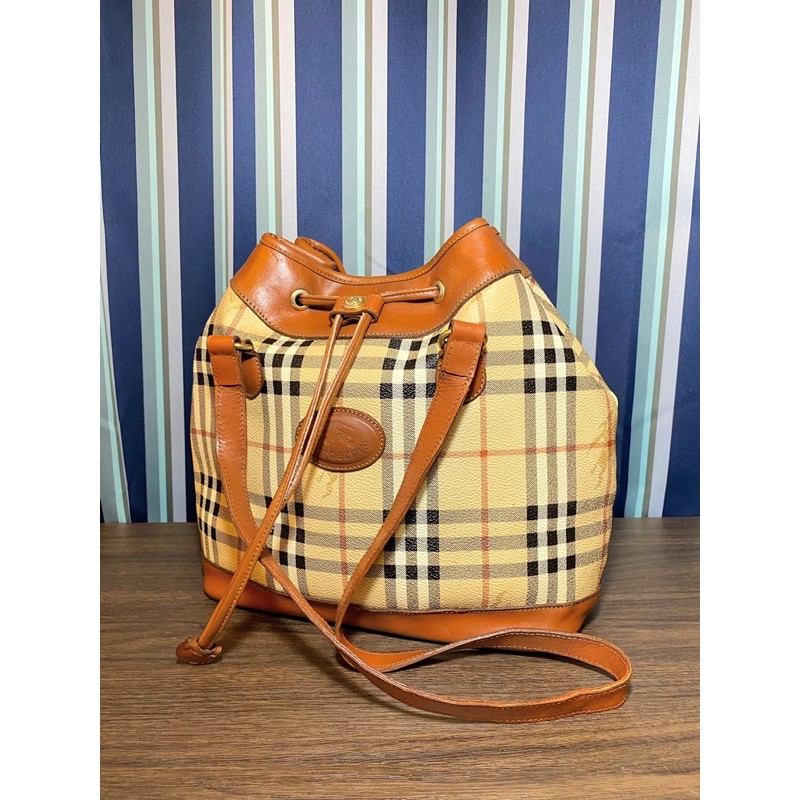 กระเป๋า Burberry ทรงขนมจีบ ของแท้มือสอง สภาพดีมาก สปาแล้วสะอาดพร้อมใช้งาน