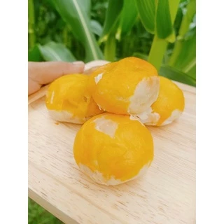 ขนมเปี๊ยะไส้ถั่วไข่เค็มขนมดปี๊ยะบ้านคุณแป๊ว1กล่องมี8ลูกแป้งบางไส้แน่นมาก
