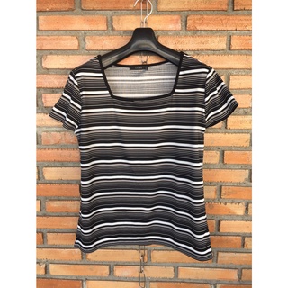เสื้อยืดสีขาวลายทางสีดำเทา Lure Size L อก 36-38” ยาว 23”