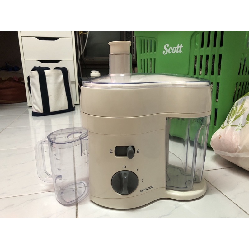 Kenwood Juice Extractor JE 570/300 watt (มือสองสภาพดี)