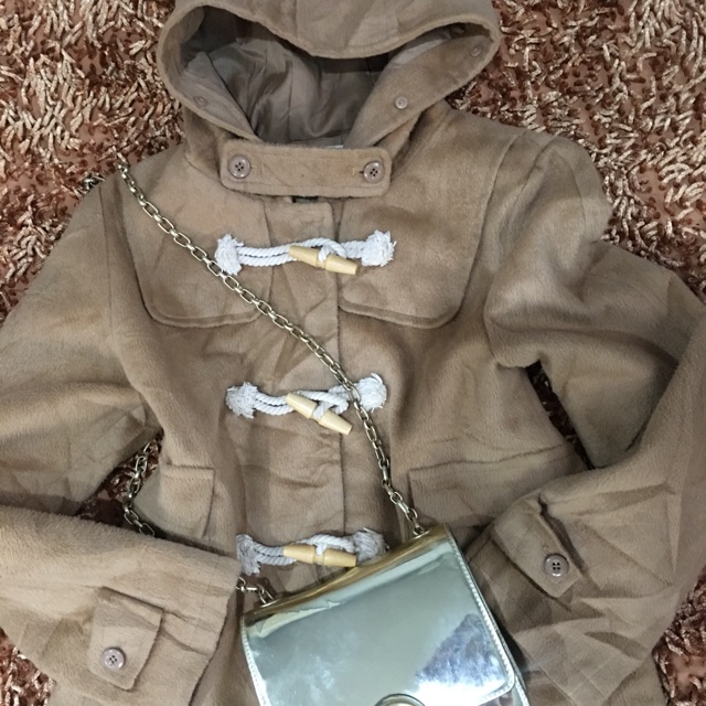 Espiritu เสื้อโค้ท สีน้ำตาล มี Hood ติดตัวเสื้อ กระดุมกลัดไม้งานใหม่ ทรงเข้ารูป โพลีเอสเตอร์ผสมวูล อก 38" ไหล่ 14.5"