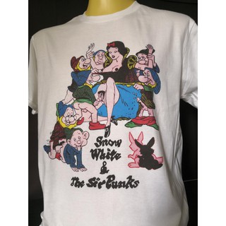 เสื้อยืดโอเวอร์ไซส์เสื้อวงนำเข้า Seditionaries Snow White &amp; The Sir Punks Sex Pistols Punk Rock Retro Style Vintage T-sh