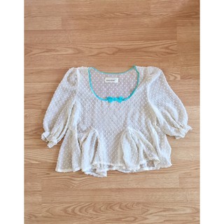 เสื้อครอปชายระบาย แบบทรงน่ารัก