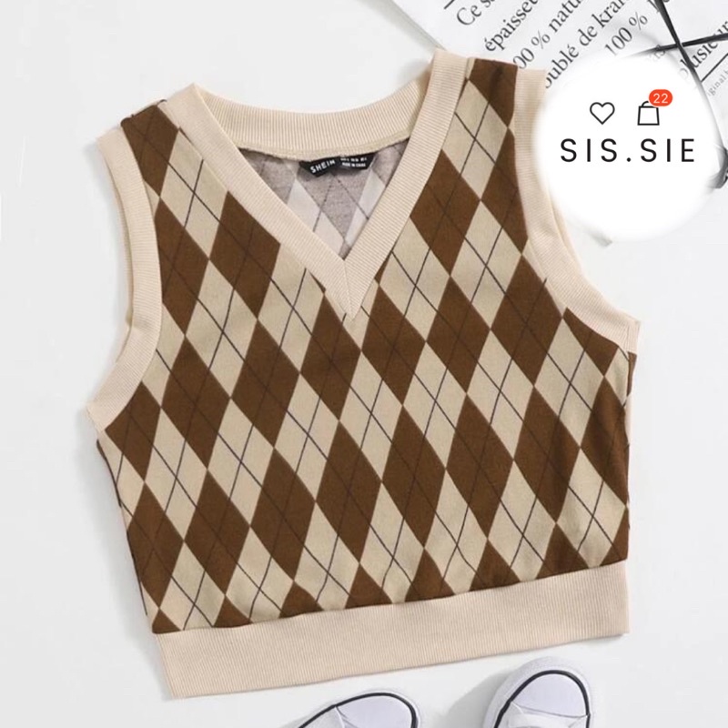 [SIS.SIE พร้อมส่ง] NEW เสื้อกั๊ก คอวี ลายข้าวหลามตัด