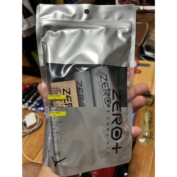 ครีมบำรุง mizuno zero shoes care kit กลิ่น Lemon Grass(กลิ่นตะไคร้) กับ แบบไม่มีกลิ่น