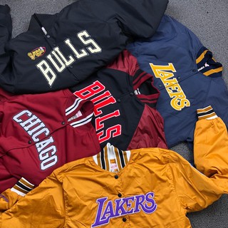 Varsity MITCHELL &amp;NESS LAKERS And BULLS เสื้อแจ็กเก็ตบอมเบอร์ ของแท้ พรีเมี่ยม