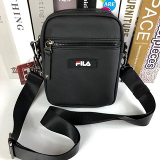 กระเป๋าสะพายจาก FILA