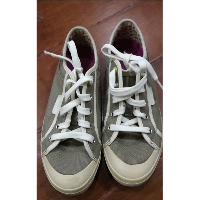 รองเท้าผ้าใบ hotter