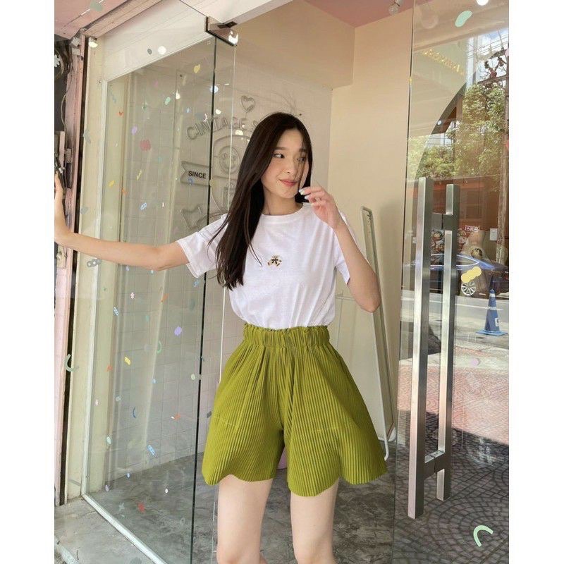 ส่งต่อ กางเกงขาสั้นยางยืดพลีท ร้าน Cintage สีเขียว ผ้าดีมาก (มือสอง)