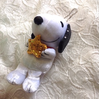 น่ารักมากค่ะ พวงกุญแจตุ๊กตาSnoopy ปักเลื่อม