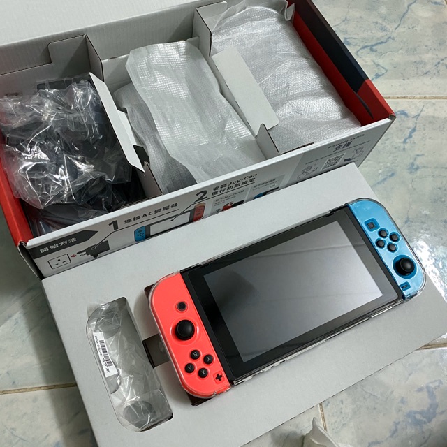 [มือสอง] Nintendo Switch Neon กล่องแดง ประกันถึง 26/10/2563 + เคสใส + กระเป๋า + sd card 128 GB