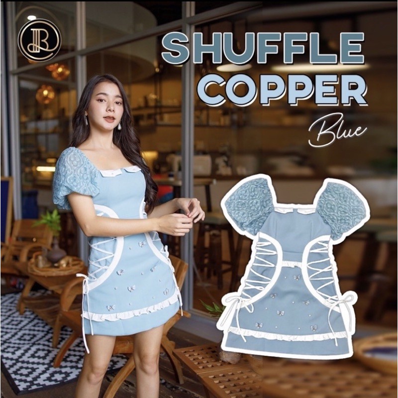 งานจริงรูปถัดไป Shuffle Copper Minidress BLT BRAND : มินิเดรสสีฟ้าตัดริ้บยิ้นขาว