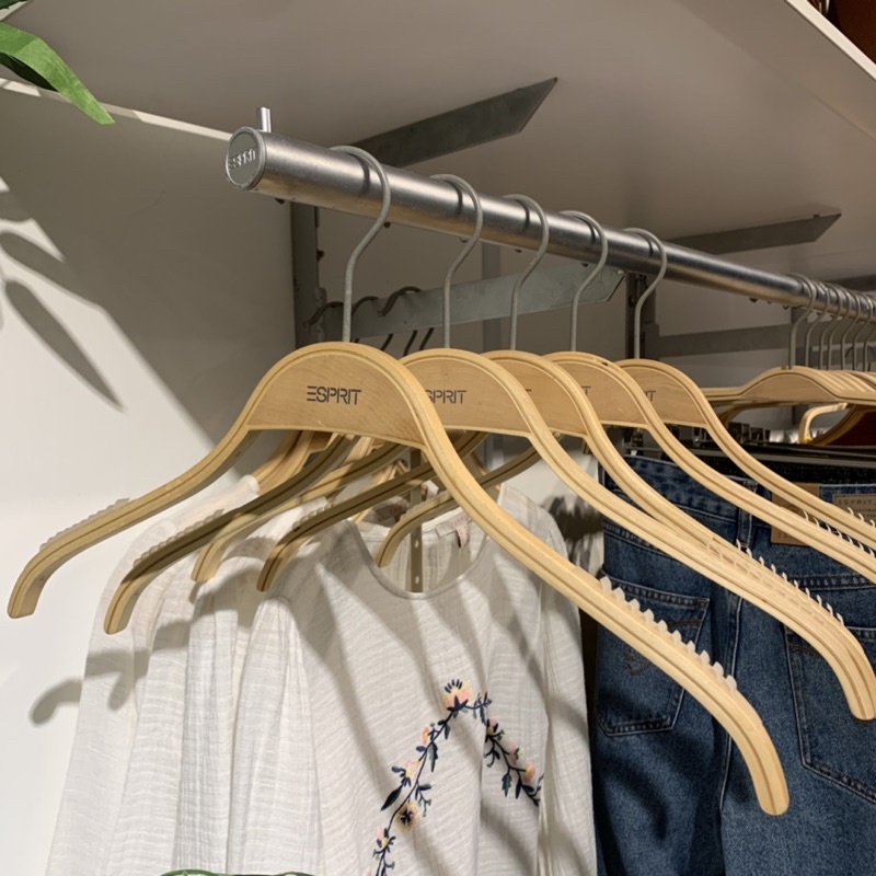 ถูก จํากัด!!️ESPRIT ไม้แขวนเสื้อไม้ผู้หญิง
