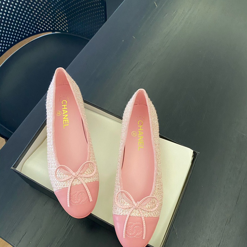 รองเท้า Chanel ส้นแบน สีชมพูอ่อน
