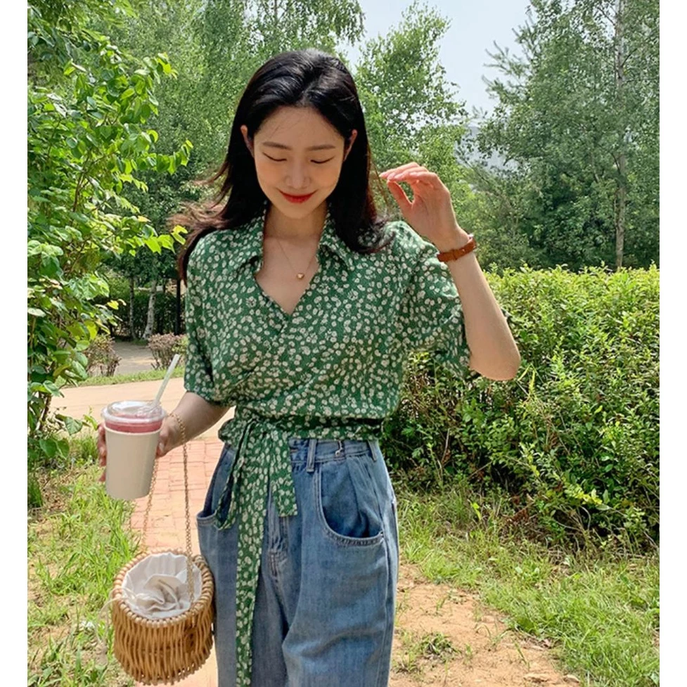 เสื้อผูกเชือกหน้า ลายดอกสีเขียว แขนสั้นคอวี สไตล์เกาหลีวินเทจ thumbnail 5