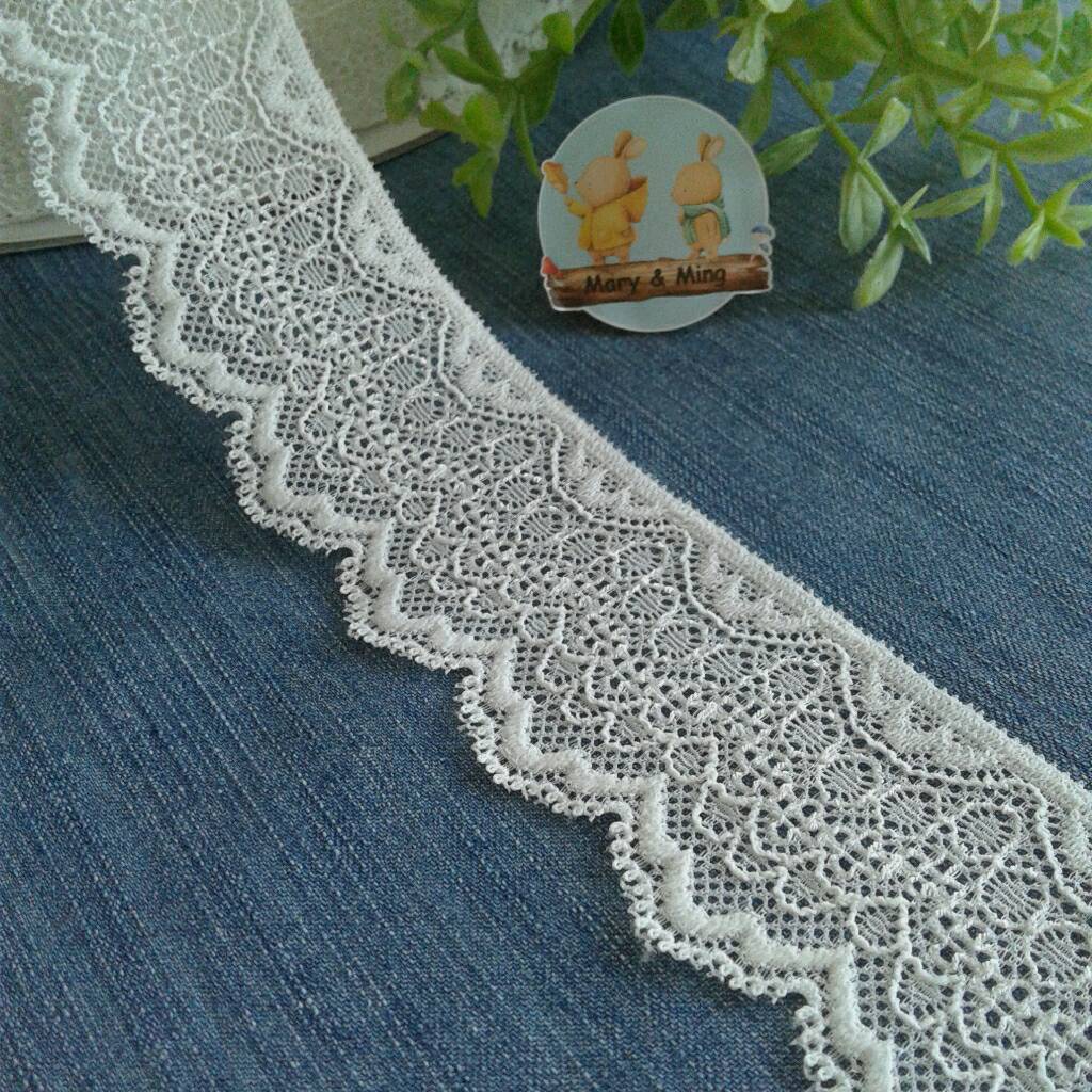 ลูกไม้ยืด สีขาวครีมอ่อนๆ ลายวินเทจ หน้ากว้าง 4 ซม. ราคา หลาละ 30 บาท / ลูกไม้ ผ้าลูกไม้ ลูกไม้วินเทจ