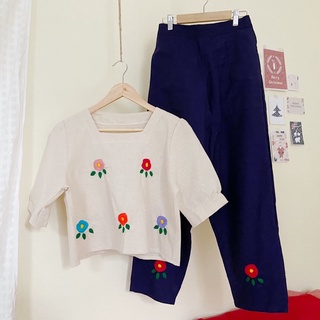 ชุดผ้าฝ้าย Navy flower set เสื้อผ้าฝ้ายสีครีม กางเกงผ้าฝ้ายขายาวแต่งปักไหมพรม