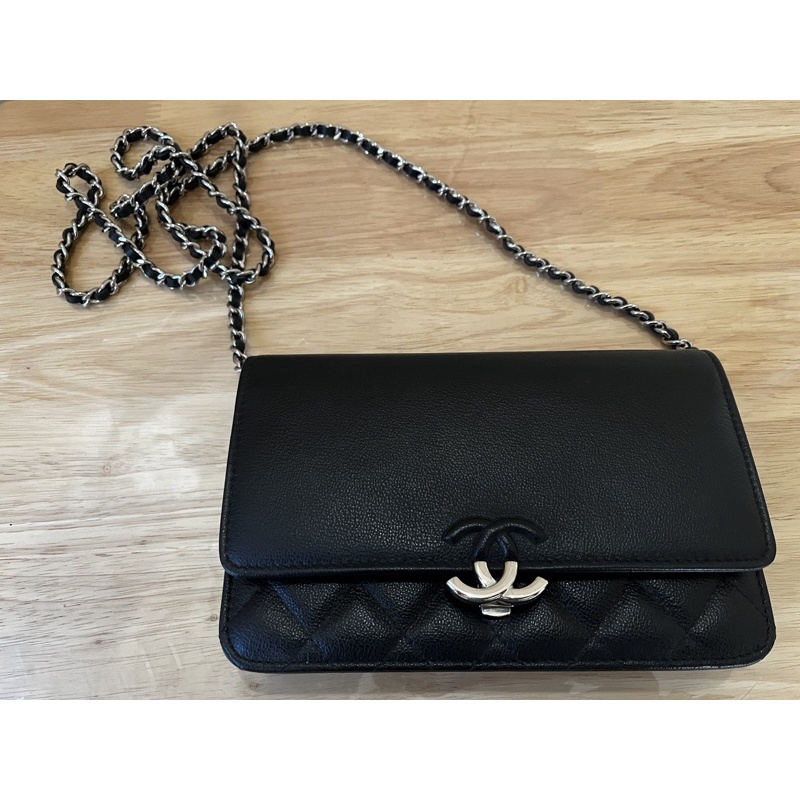 ขายแล้ว-used chanel woc holo 27