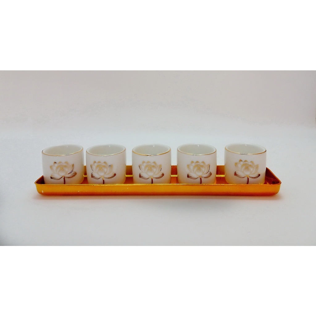 Sukjaiphan ชุดถ้วยน้ำชาเซรามิคลายดอกบัว ฐานสีทอง สำหรับไหว้ 5 ใบ