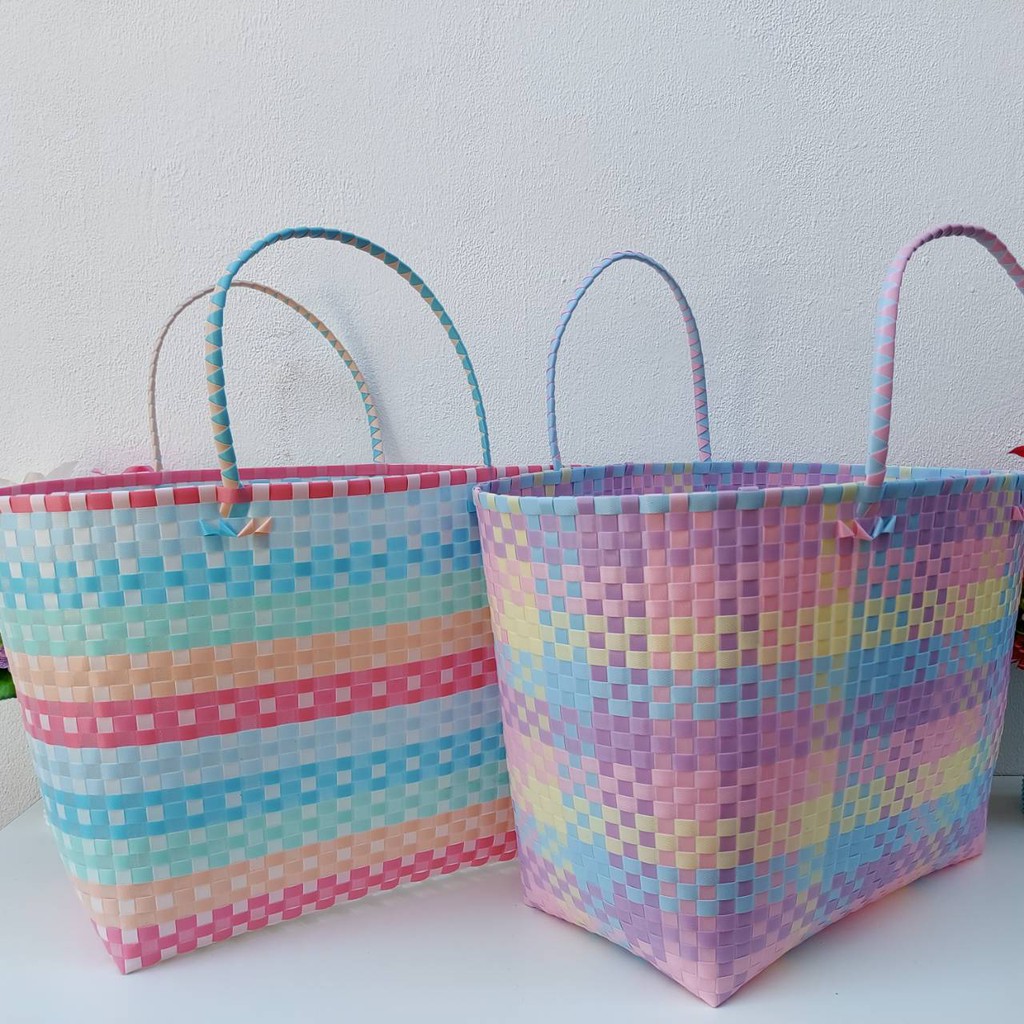 กระเป๋าสานเส้นพลาสติกสวยๆ ซุปเปอร์จัมโบ้ กว้าง25.5ยาว46สูง37CM ขอบปากกระเป๋า