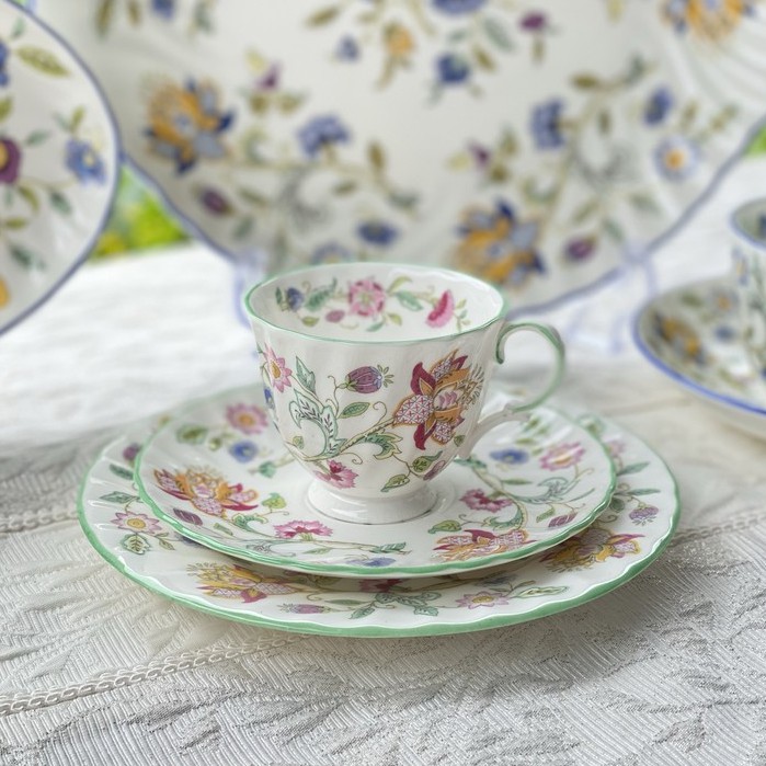*ขนาดเล็ก มีตำหนิ* ชุดกาแฟ Trio Minton Haddon Hall Coffee Cup and Saucer, Fine Bone China Made in En