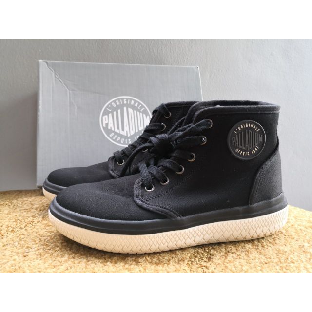 Palladium crushion cvs สีดำ size 39 ราคา 2,500 บาท (ไม่รวมส่ง)