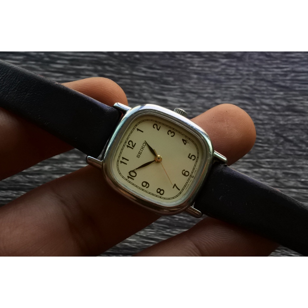นาฬิกา Vintage มือสองญี่ปุ่น SEIKO 731 6110 Quartz Unisex Cushion TV Shape ของแท้ 100% เปลี่ยนถ่านใหม่แล้ว ใช้งานได้ปกติ
