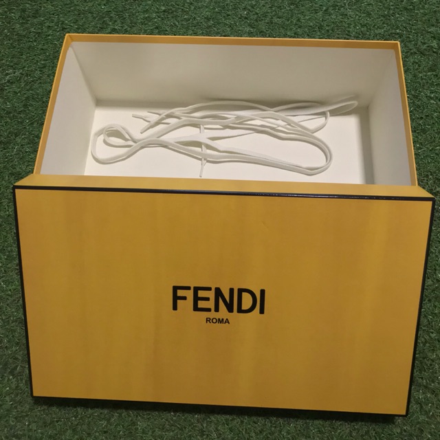 กล่องรองเท้า Fendi แท้