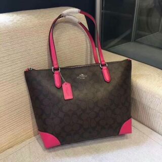 ฿2,190 Free EMS
COACH ZIP TOP TOTE IN SIGNATURE CANVAS(ล๊อตวันที่10/02/63) แท้💯outlet