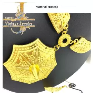 Vintage jewelry สร้อยอีสานชุดล้านนาไทสร้อยเงินต่างหูสีทอง Isaan set Lanna Thai silver gold necklace and earring