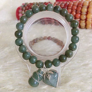 กำไบข้อมือหยกเขียวพร้อมจี้หัวใจและน้ำเต้า9มิล179บาทJadebypk19